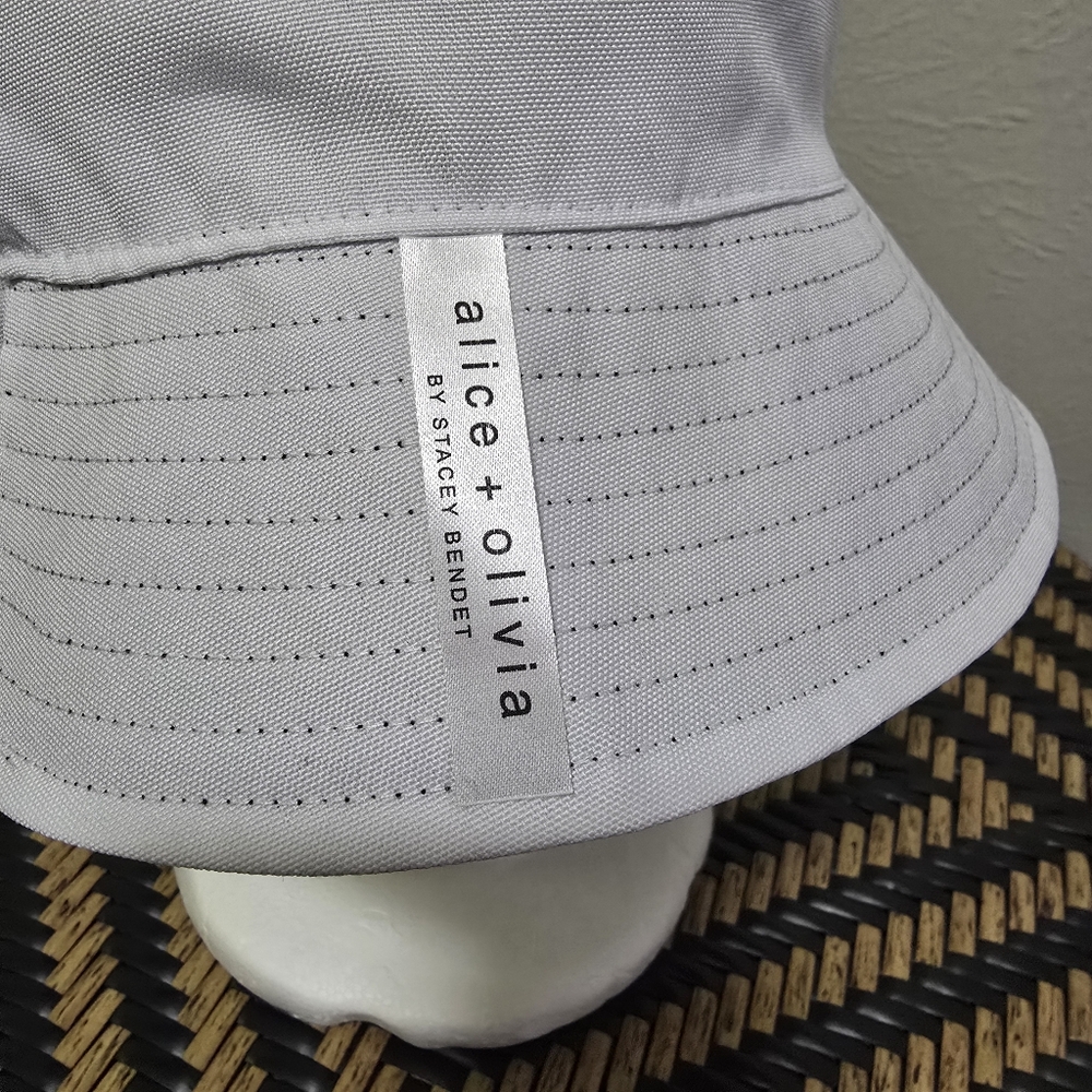Alice + Olivia Bucket Hat Reversible - Picture 8 of 9